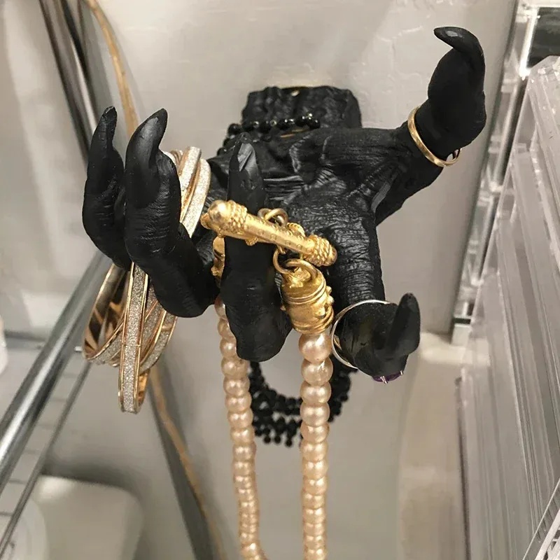 Gothic Witch's Hand Statues -  - Resin Art Aesthetic recension och pris